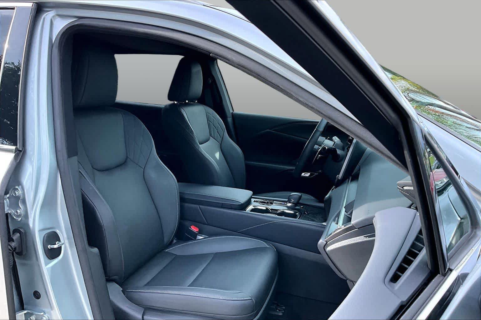 Used 2024 Lexus RX 350 Premium w/ Convenience Package FWD image 9