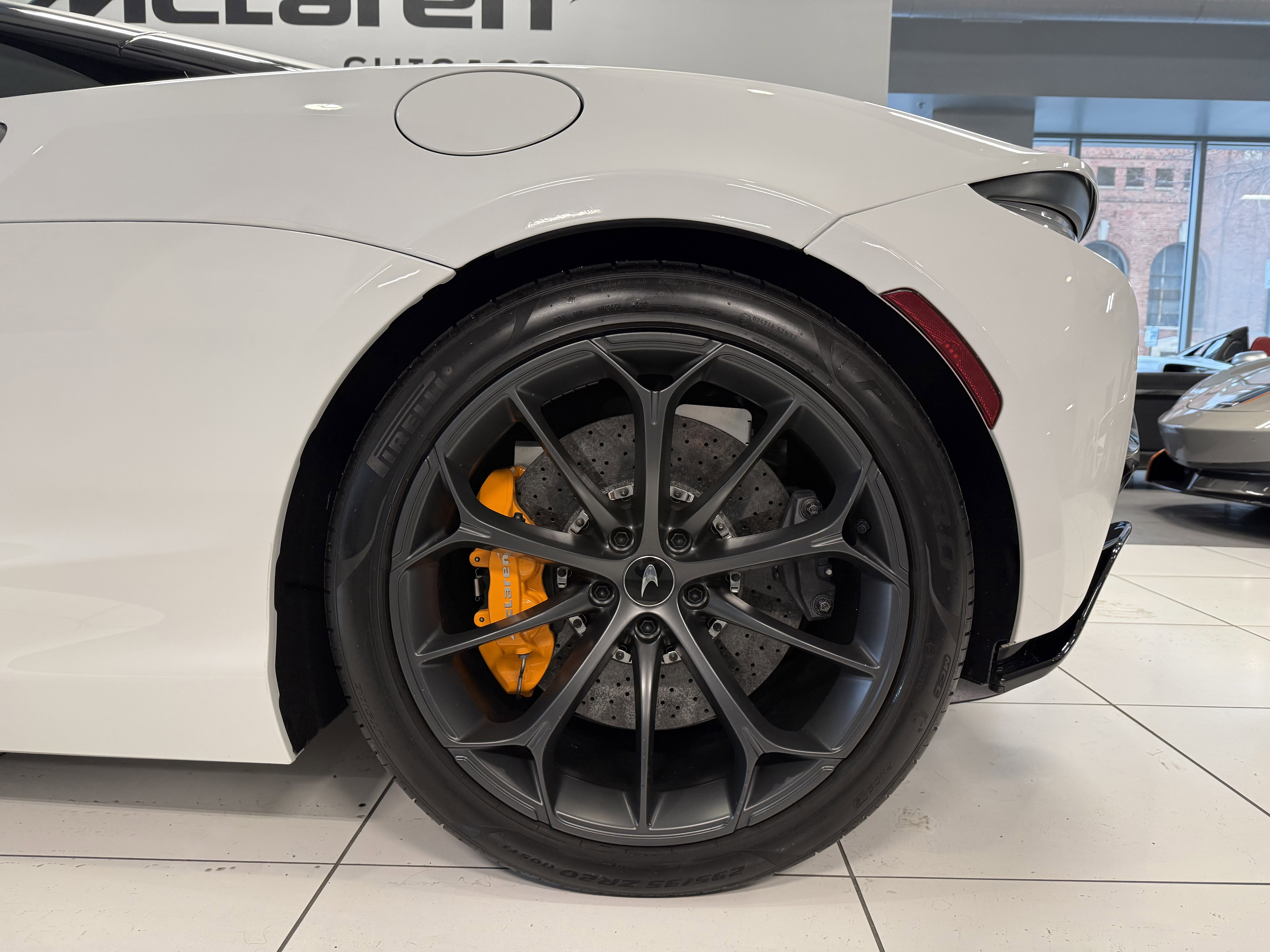 Used 2023 McLaren Artura image 18