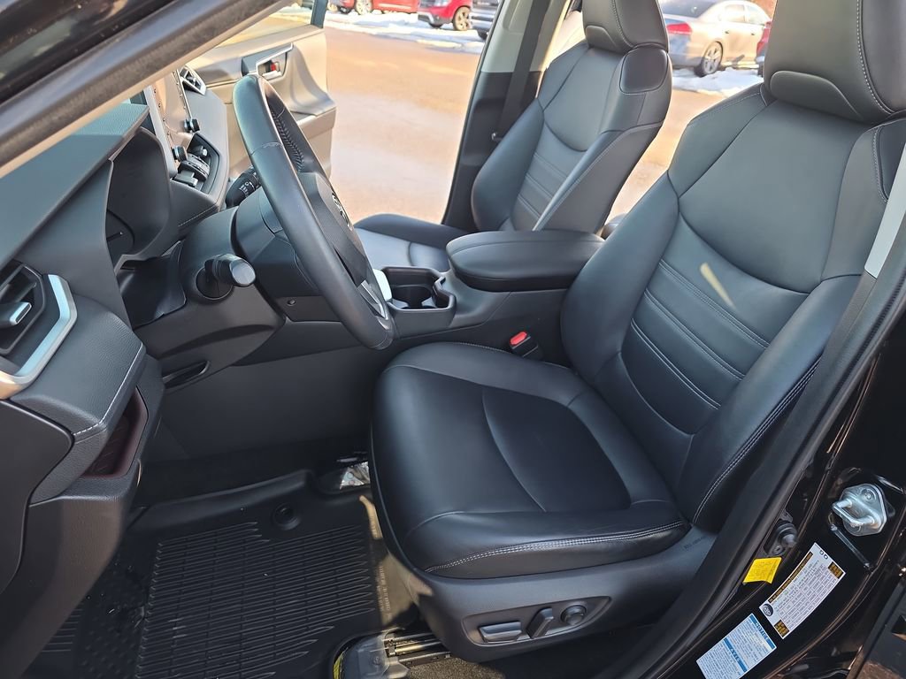 Used 2019 Toyota RAV4 Limited w/ Carpet Mat Package image 15