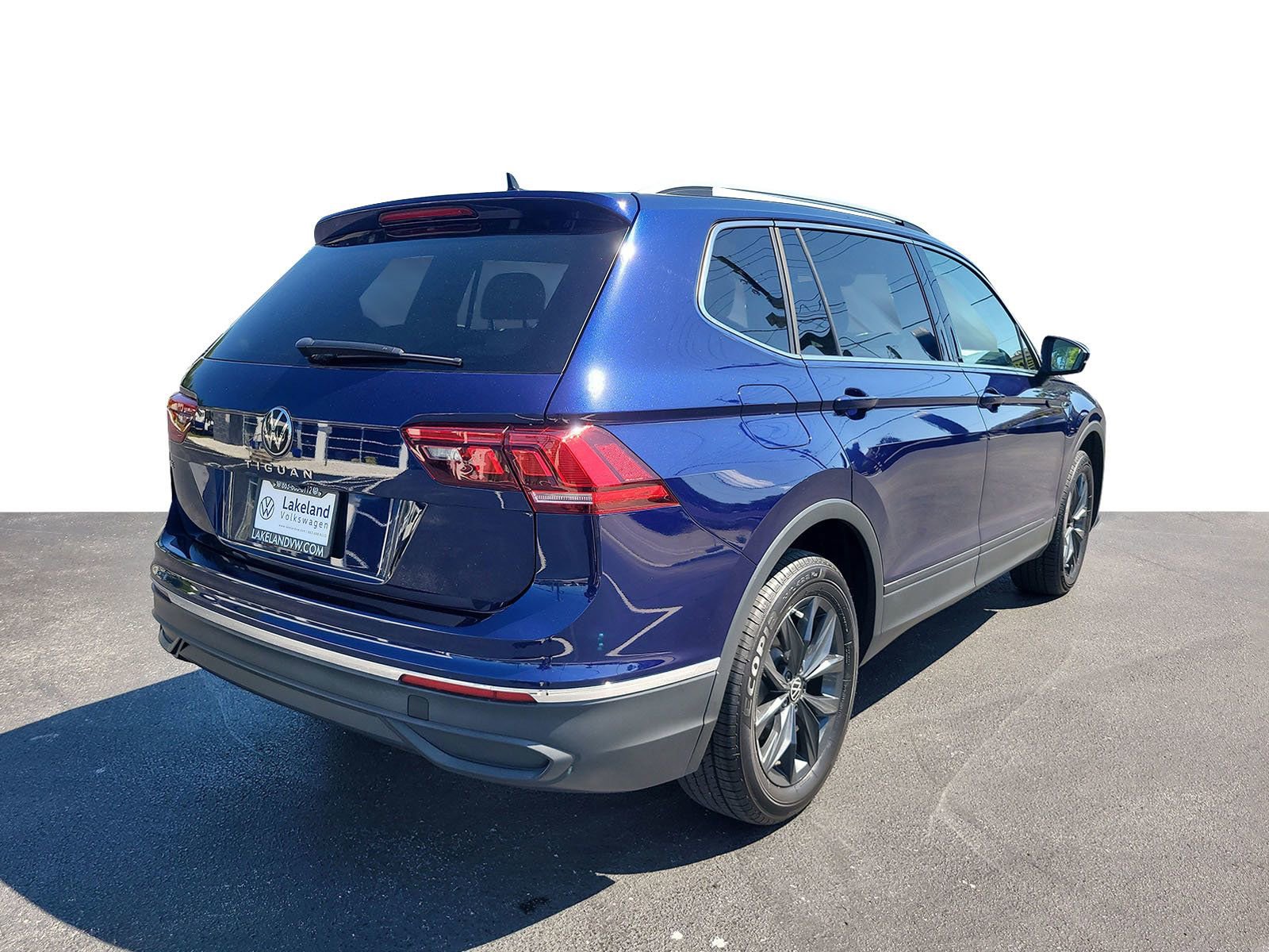 Used 2024 Volkswagen Tiguan SE image 3