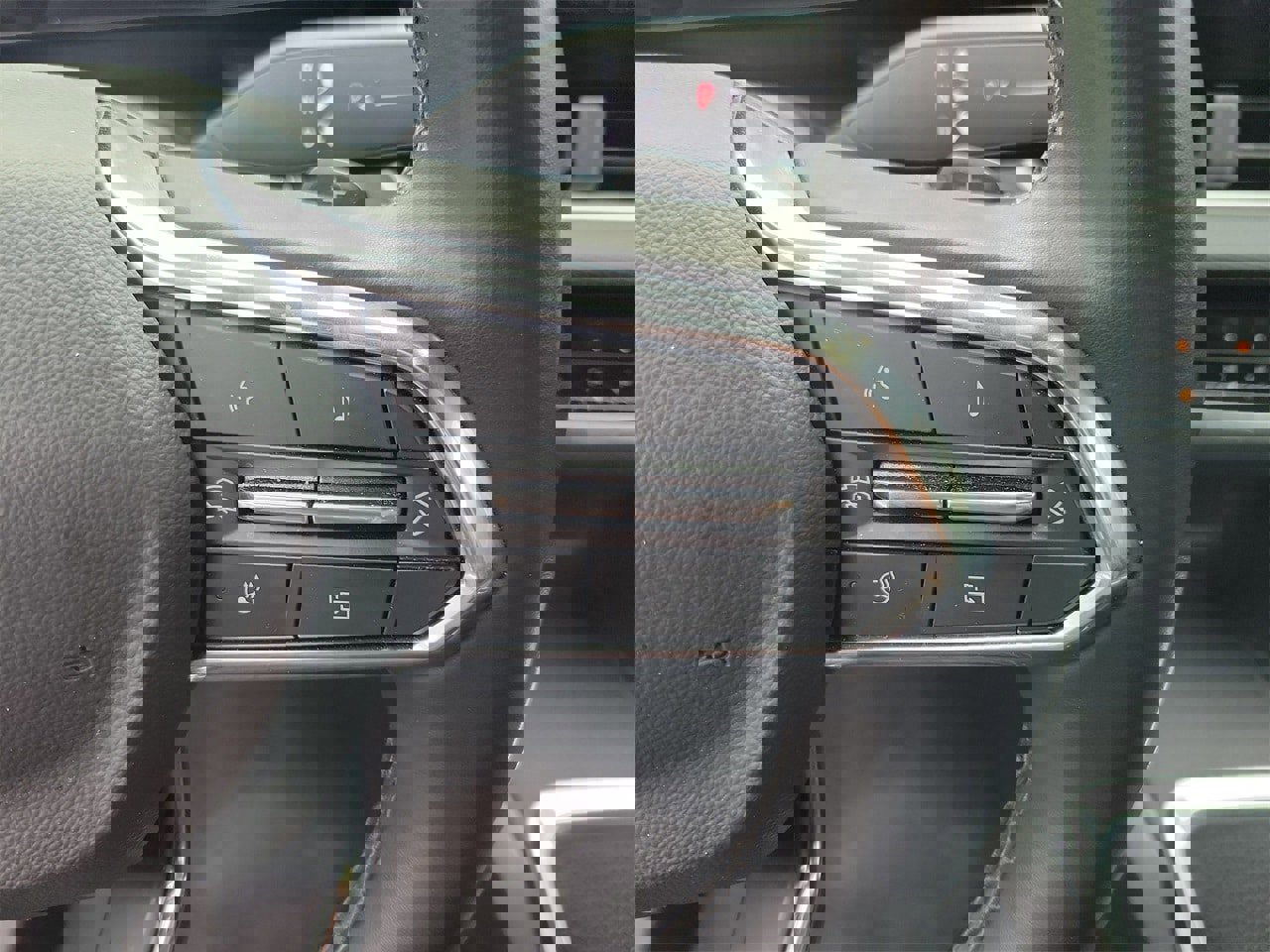 Used 2025 Chevrolet Equinox LT image 19