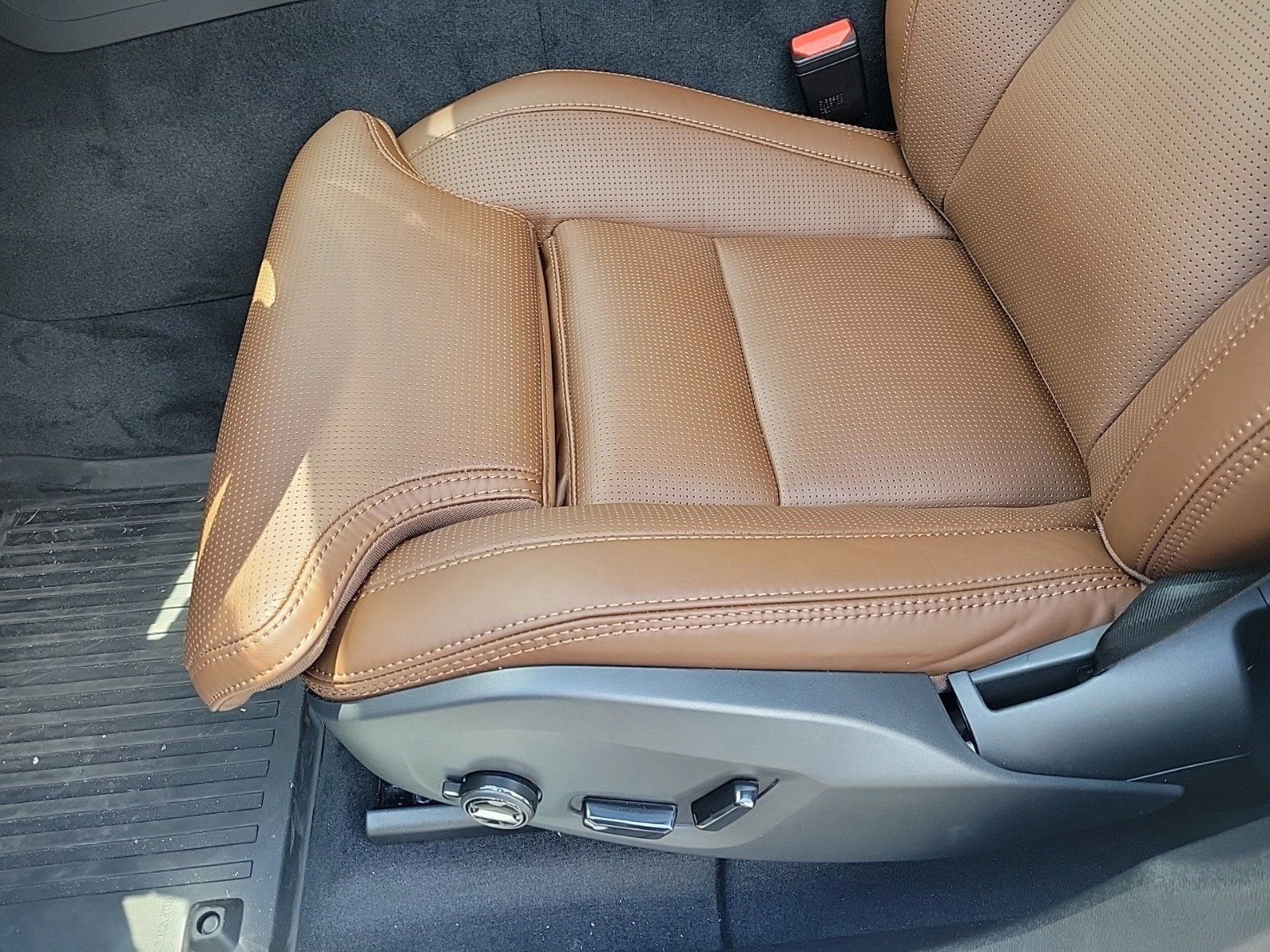 New 2024 Volvo XC60 B5 Ultimate w/ Protection Package Premier image 12