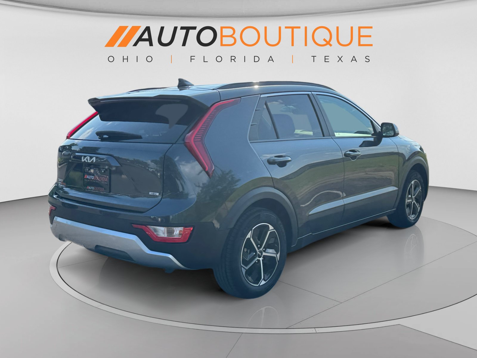 Used 2025 Kia Niro LX FWD image 9