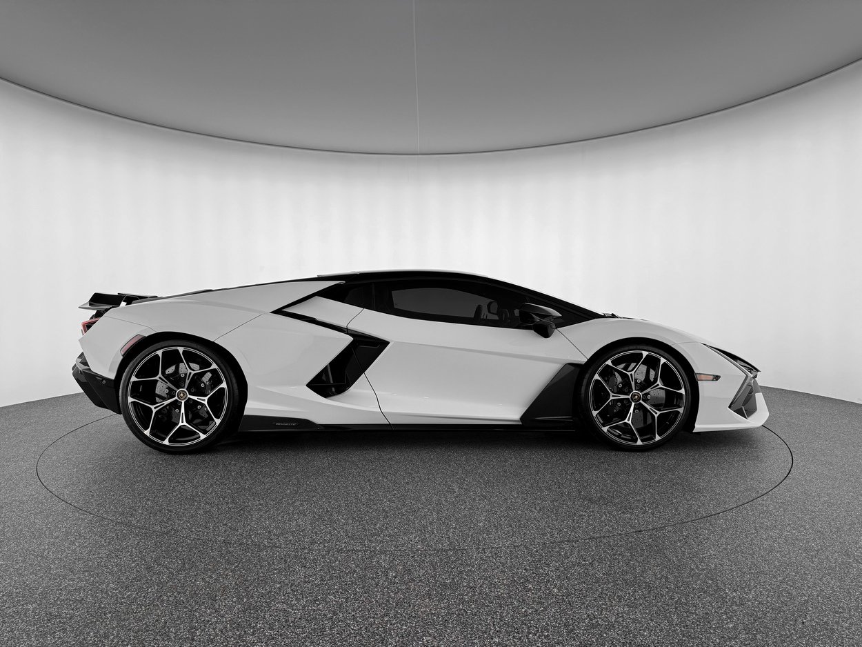 Used 2025 Lamborghini Revuelto image 7