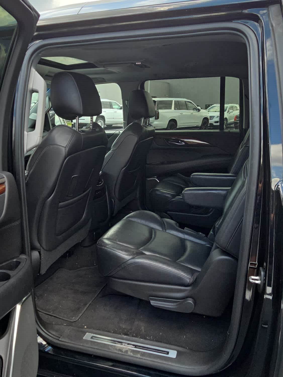 Used 2019 Cadillac Escalade ESV Premium Luxury AWD/4WD image 6