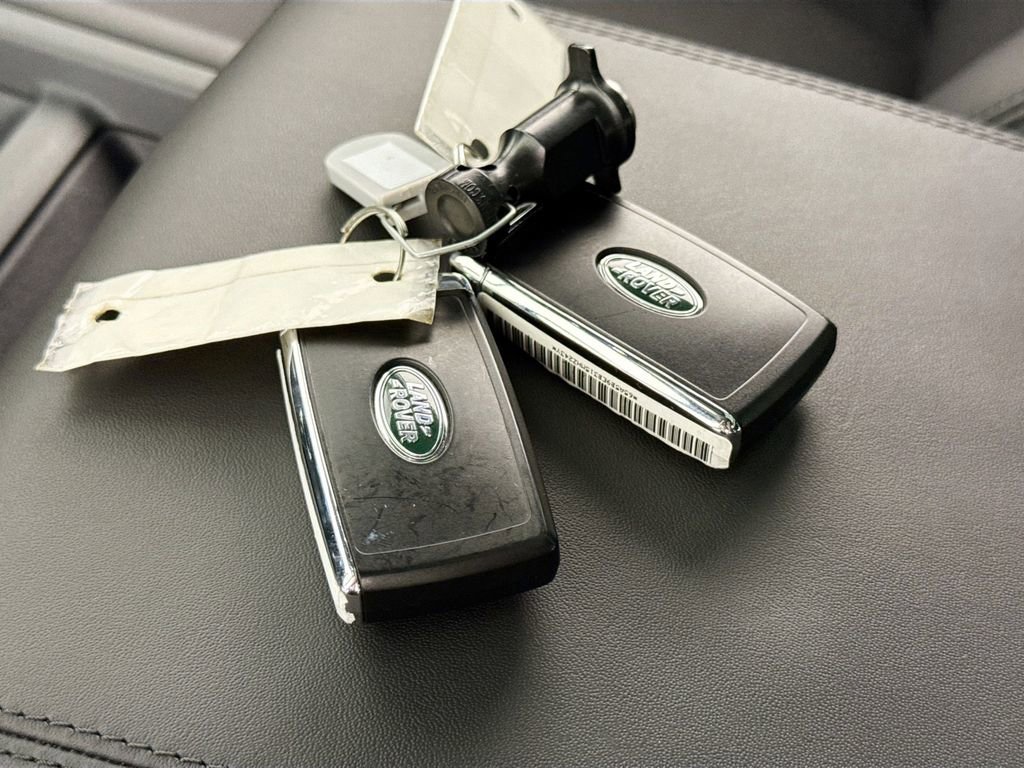 Used 2025 Land Rover Defender 110 S image 17