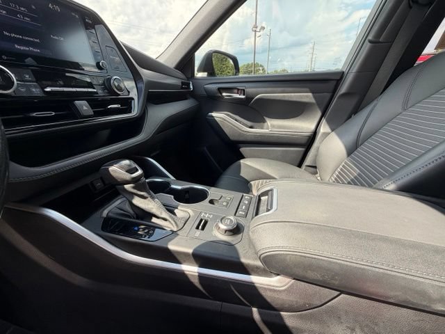 Used 2021 Toyota Highlander XSE AWD/4WD image 16