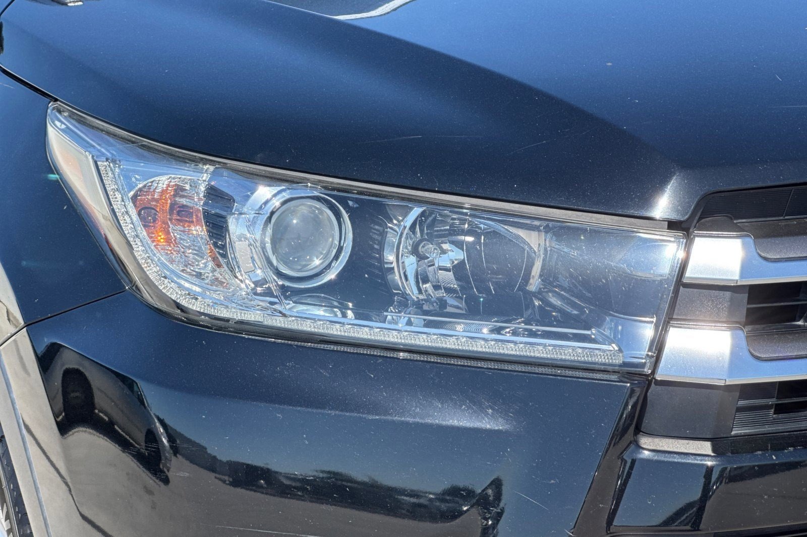 Certified 2017 Toyota Highlander Limited AWD/4WD image 10