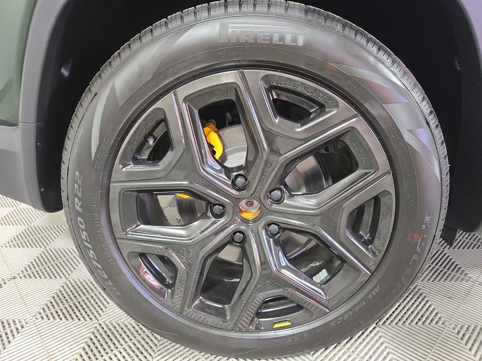 Used 2024 Rivian R1S Adventure image 12