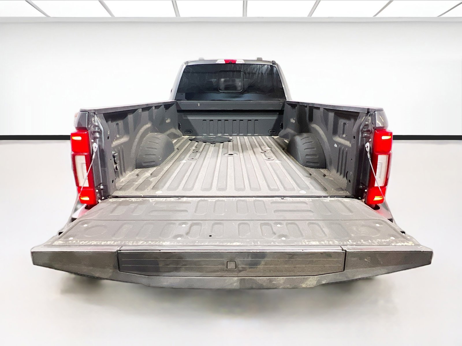 Used 2020 Ford F450 Platinum w/ FX4 Off-Road Package AWD/4WD image 19