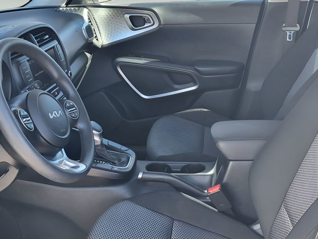 Used 2023 Kia Soul LX FWD image 11