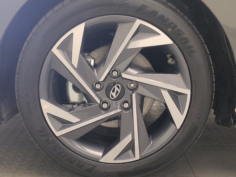 Used 2025 Hyundai Elantra Sport FWD image 31