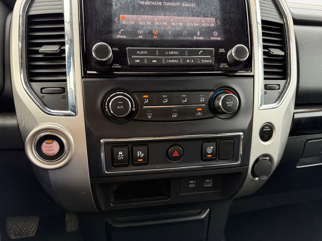 Used 2021 Nissan Titan SV image 22