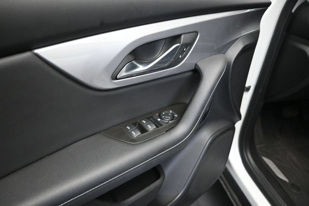 Used 2023 Chevrolet Blazer LT w/ Midnight/Sport Edition FWD image 11