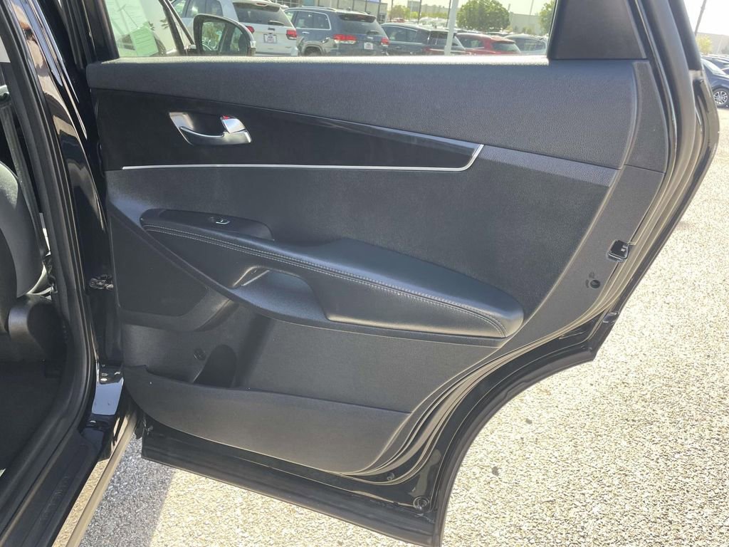 Used 2016 Kia Sorento LX image 19