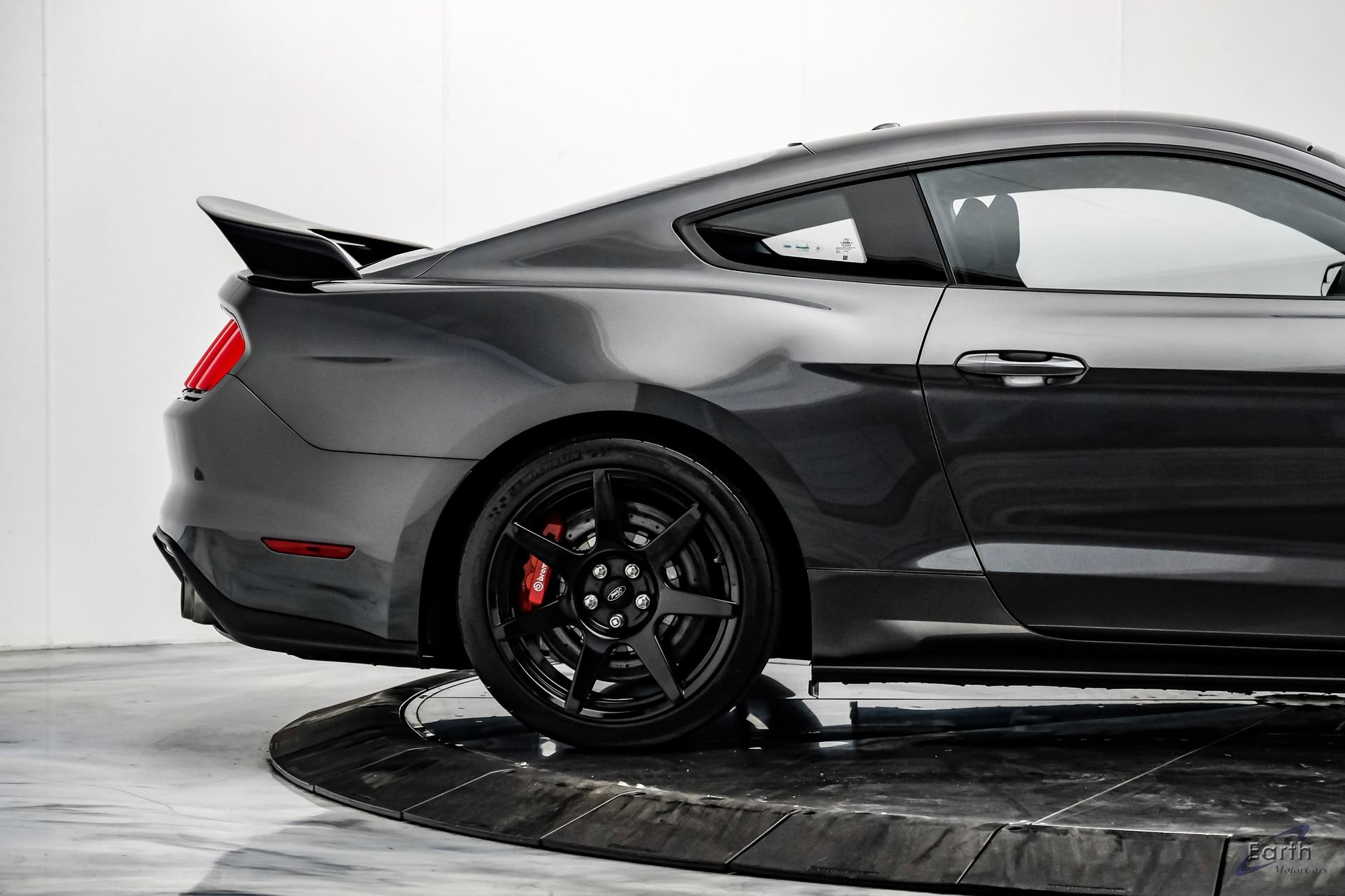 Used 2016 Ford Mustang Shelby GT350R w/ GT350R Equipment Group 920A RWD image 21