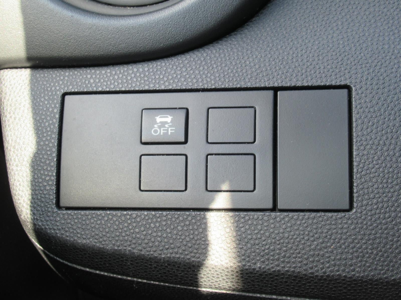 Used 2011 MAZDA MAZDA2 Sport FWD image 21