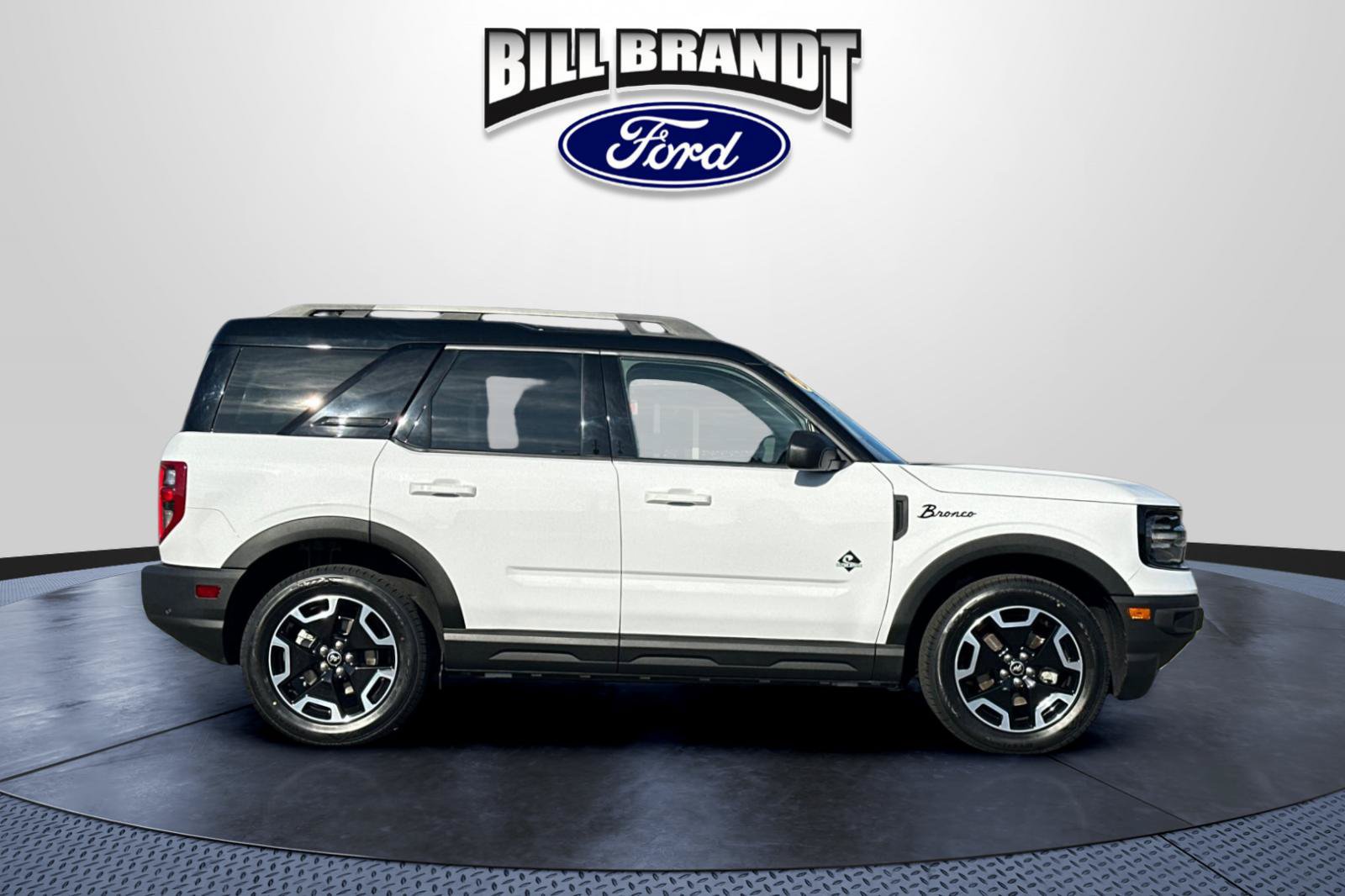 Used 2022 Ford Bronco Sport Outer Banks w/ Tech Package AWD/4WD image 2