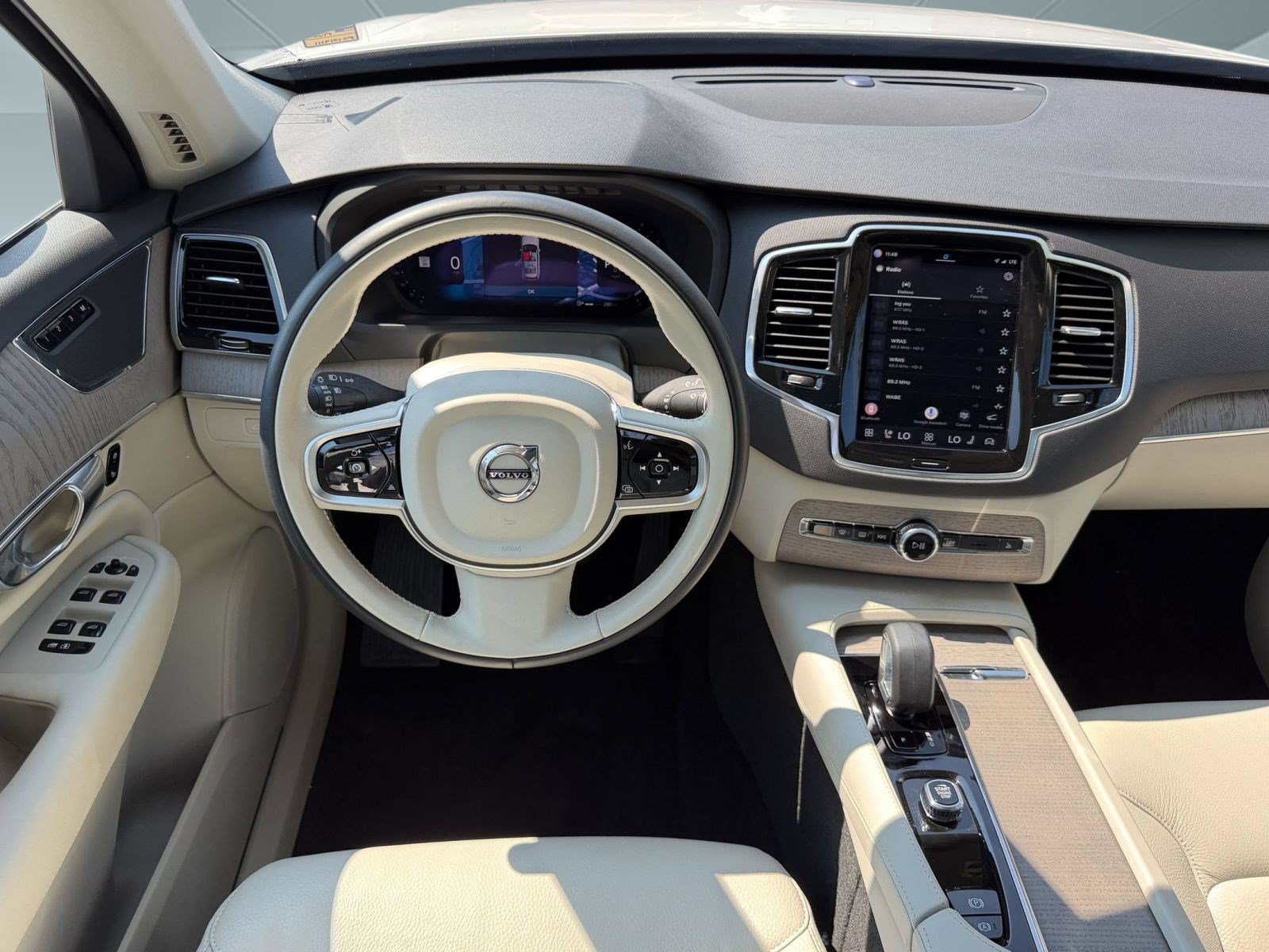 Certified 2025 Volvo XC90 B6 Plus w/ Protection Package Premier AWD/4WD image 29