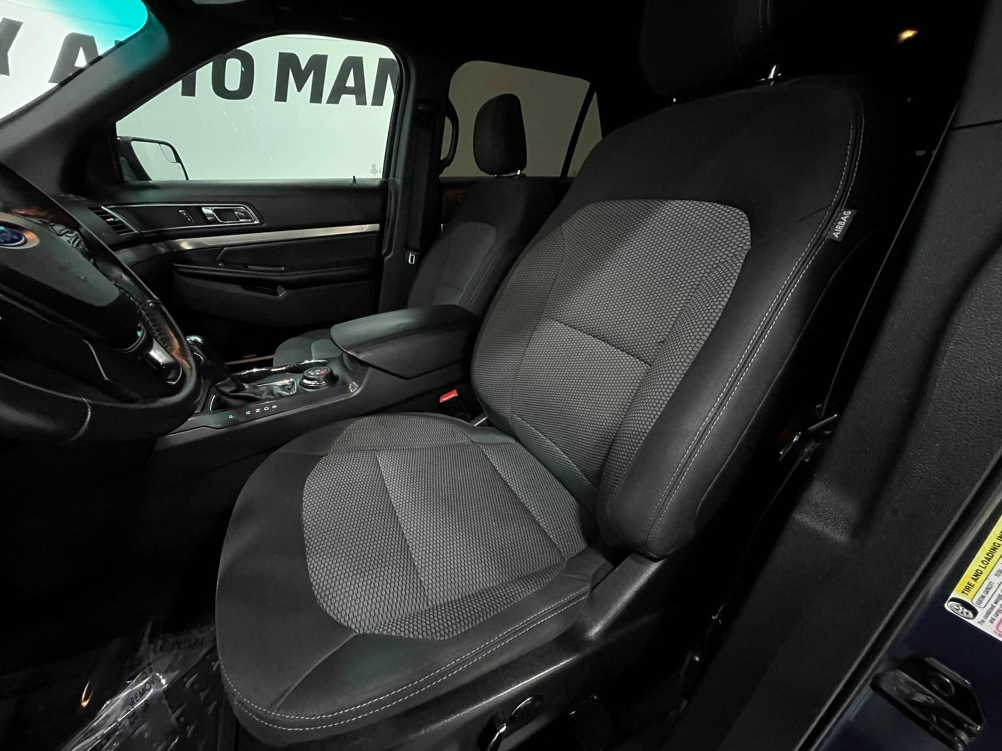 Used 2018 Ford Explorer XLT w/ Equipment Group 201A AWD/4WD image 13