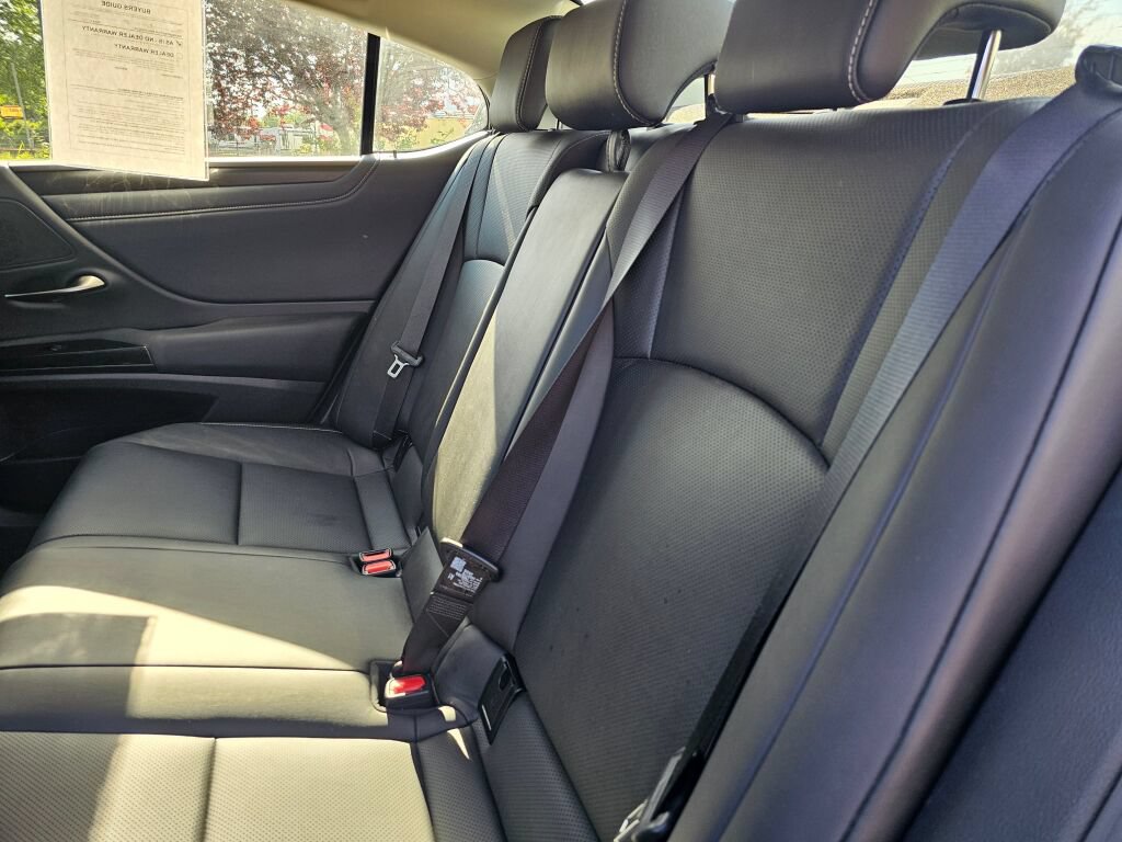 Used 2025 Lexus ES 300h w/ Premium Package FWD image 21