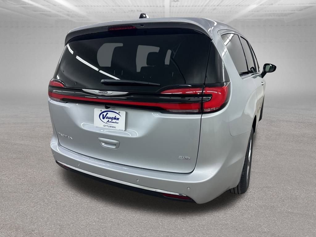 New 2026 Chrysler Pacifica Select image 10