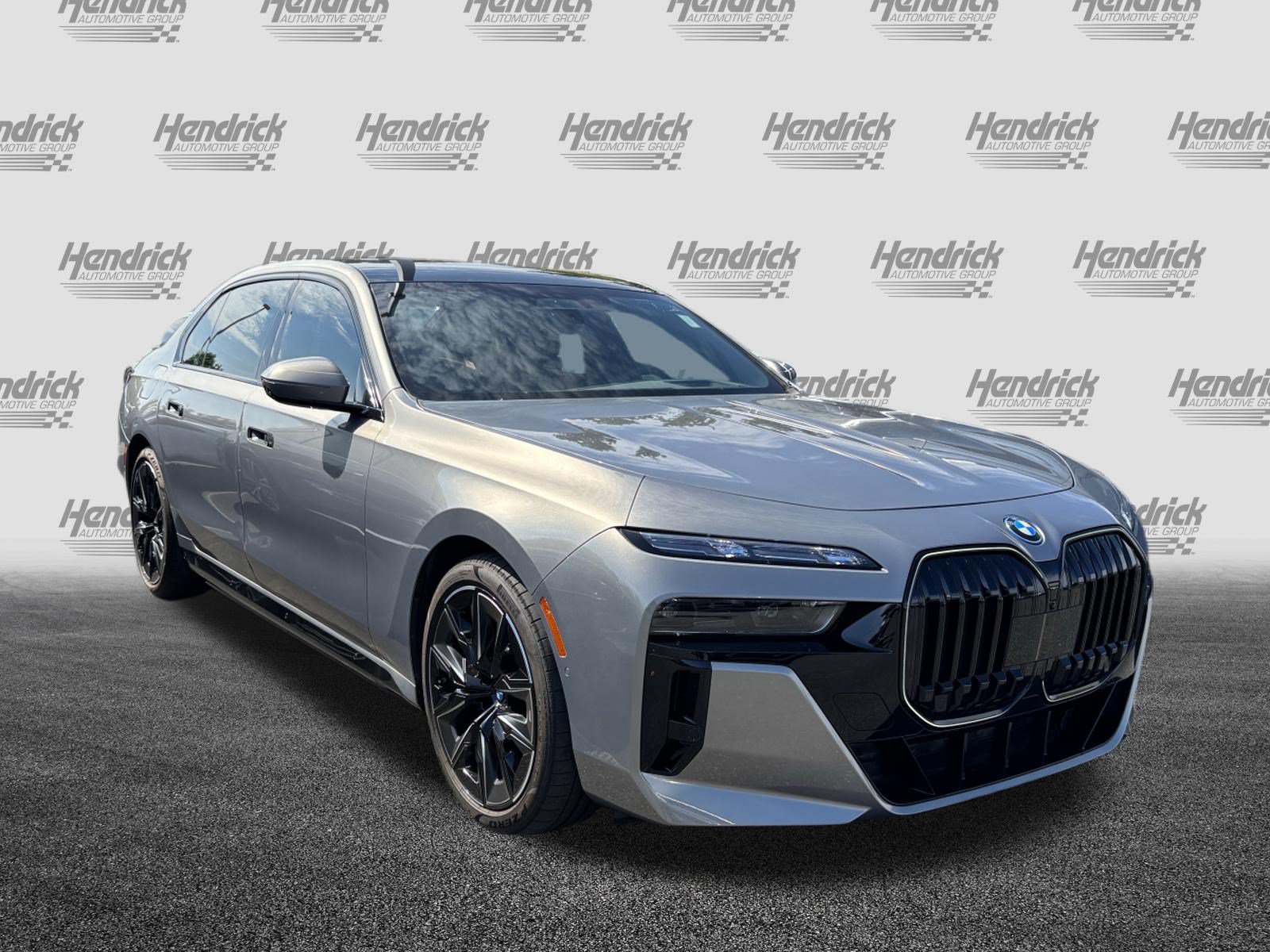 Certified 2025 BMW 750e xDrive w/ Executive Package AWD/4WD image 2