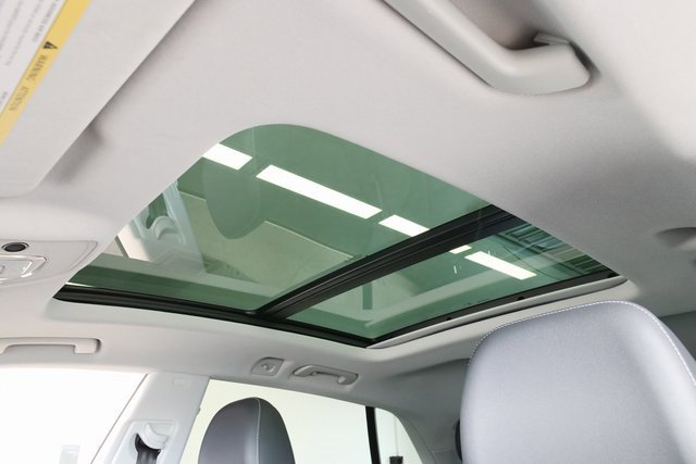 Used 2023 Audi Q8 Premium image 33