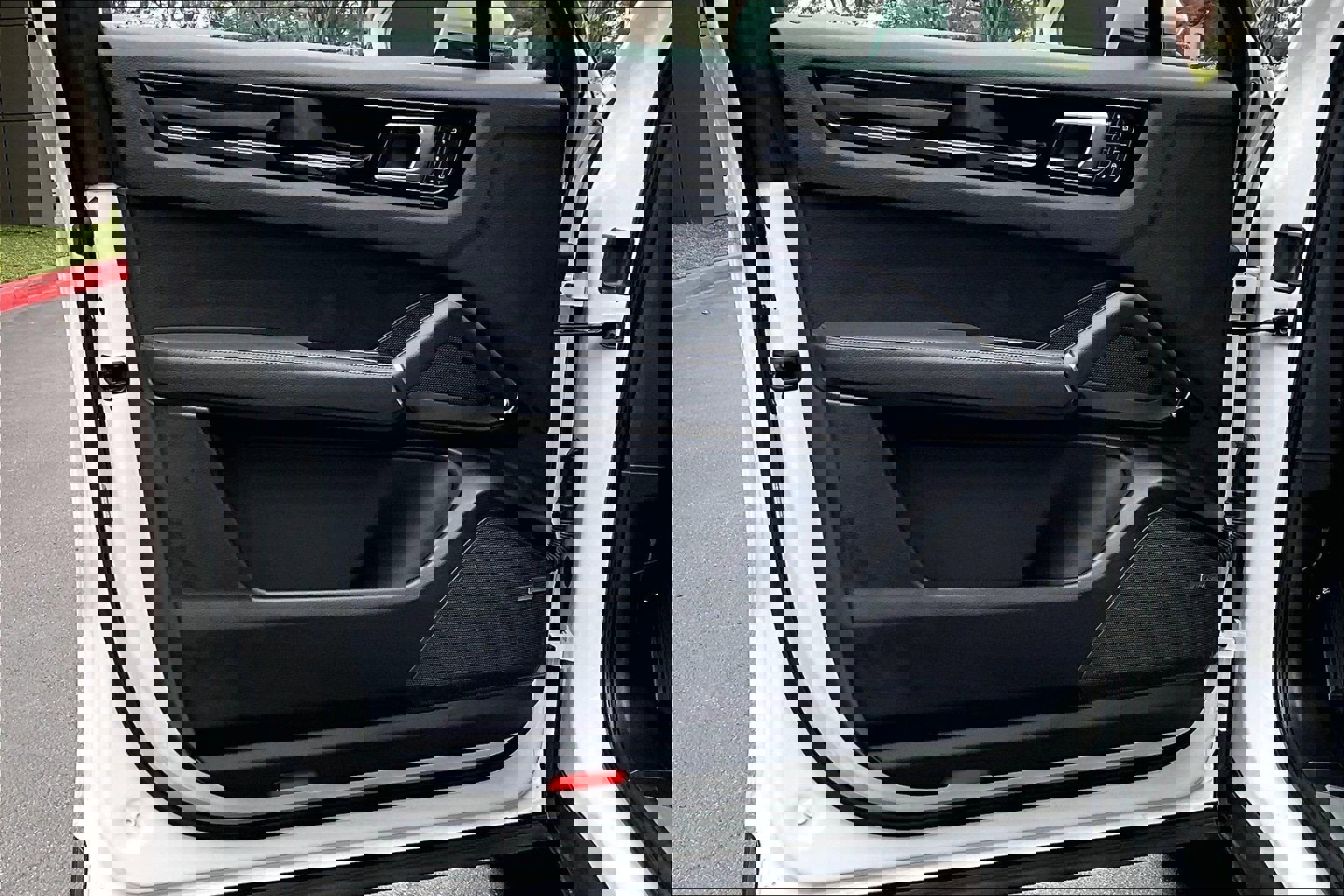 Used 2022 Porsche Cayenne Platinum Edition image 27