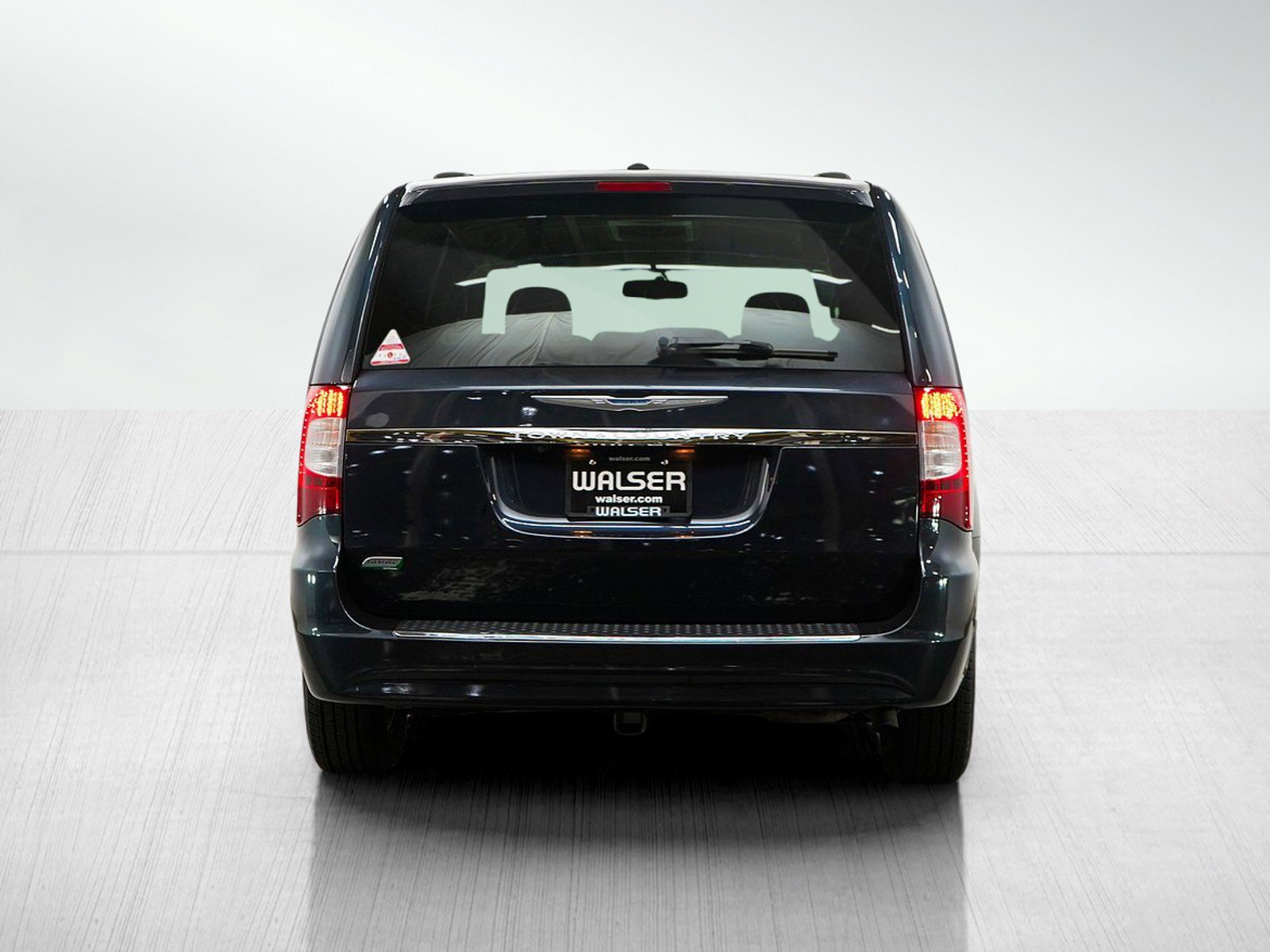 Used 2014 Chrysler Town & Country Touring FWD image 4