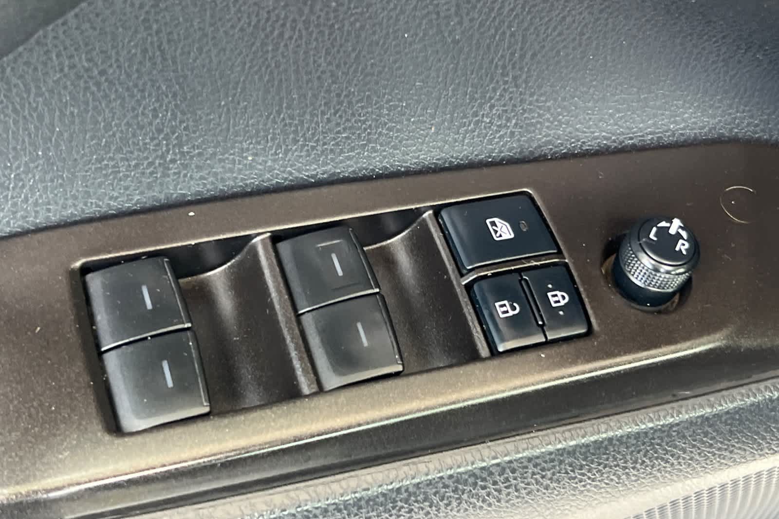 Used 2021 Toyota Camry SE FWD image 13