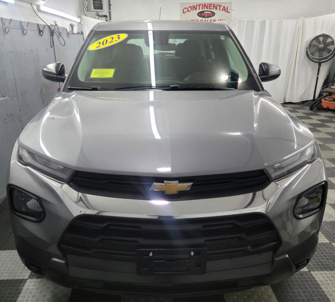 Used 2023 Chevrolet TrailBlazer LS AWD/4WD image 2