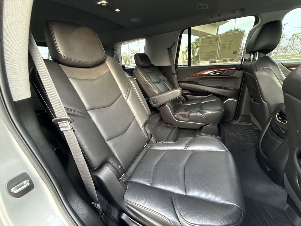 Used 2019 Cadillac Escalade Premium Luxury image 17
