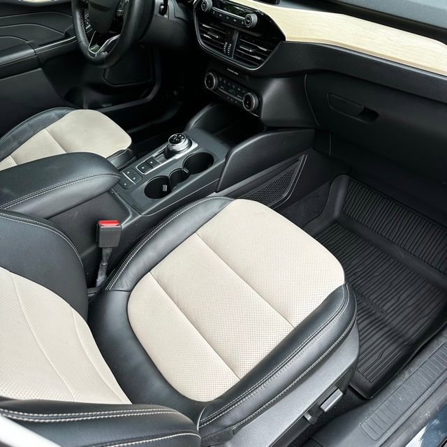 Used 2022 Ford Escape Titanium w/ Titanium Premium Package image 23