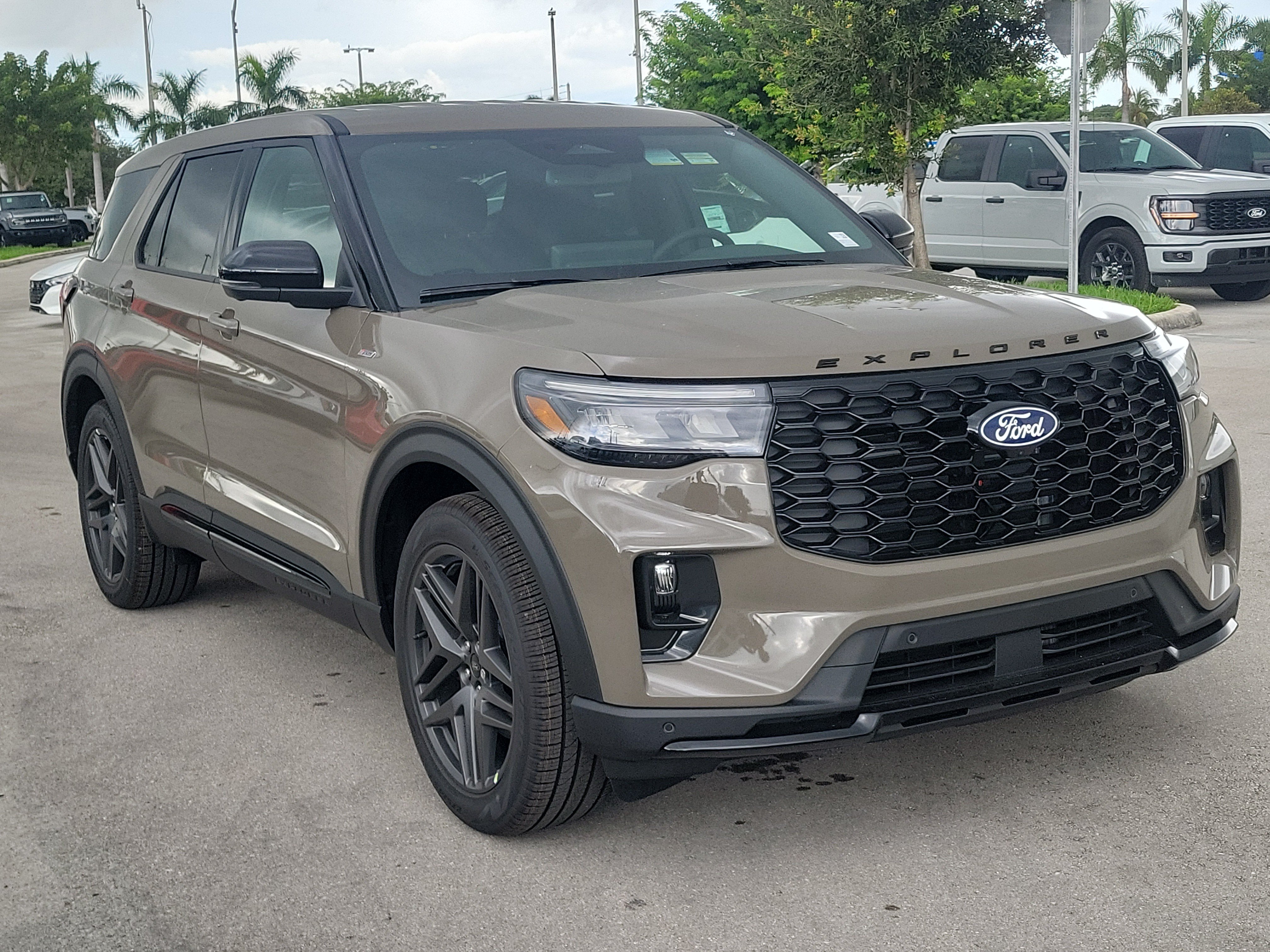 New 2027 Ford Explorer ST-Line w/ Premium Package RWD image 3