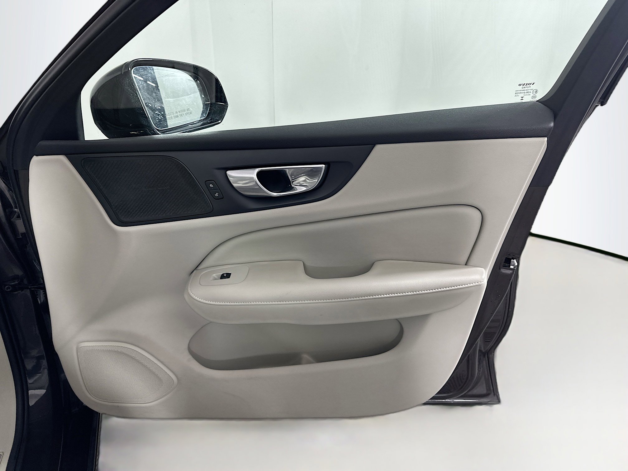 Used 2024 Volvo S60 B5 Plus image 32