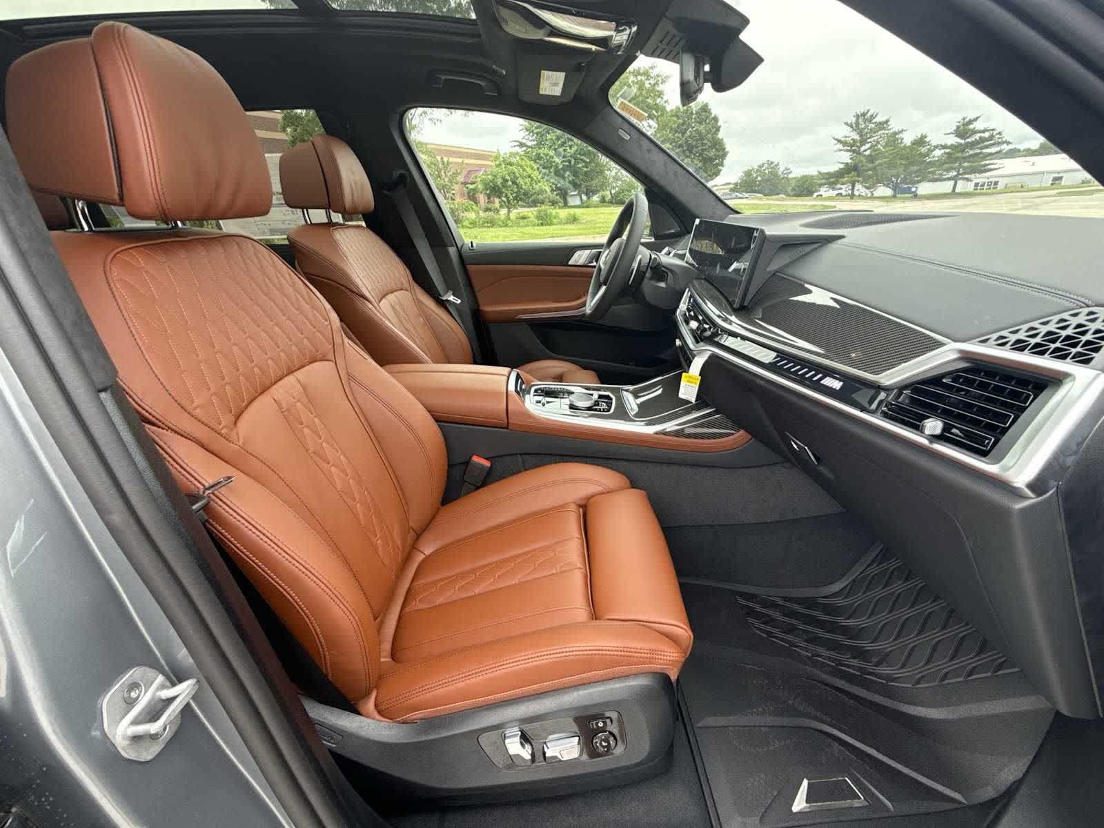 New 2026 BMW X7 M60i w/ M Sport Professional Package AWD/4WD image 24