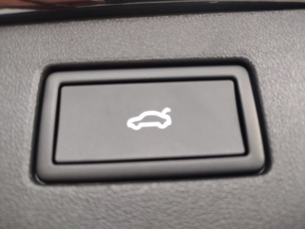 New 2026 Volkswagen Tiguan SE AWD/4WD image 18