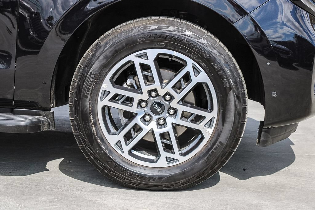 Used 2025 Ford Expedition Active AWD/4WD image 11