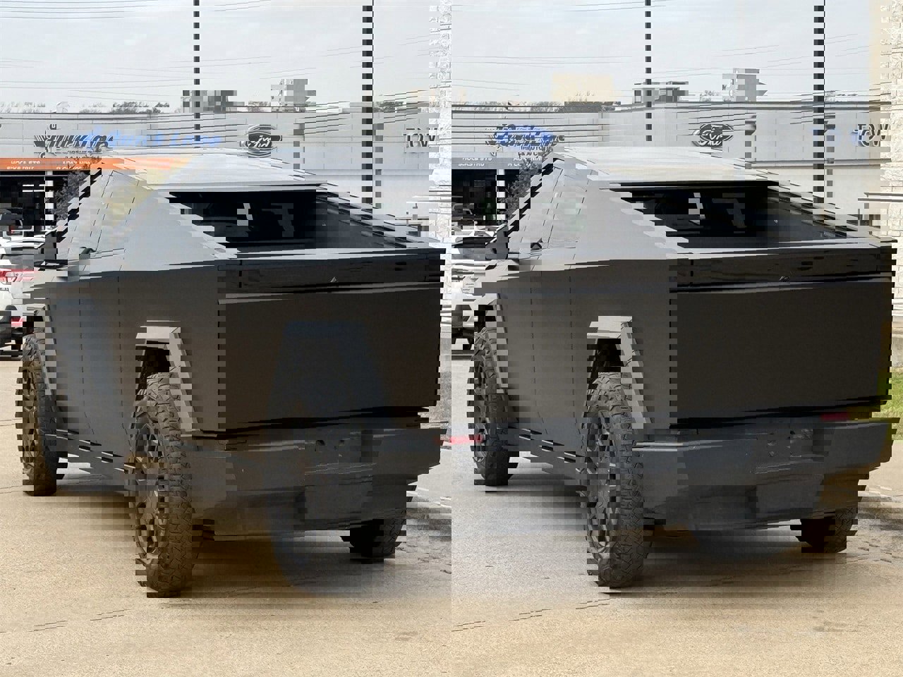 Used 2024 Tesla Cybertruck AWD Crew Cab image 3