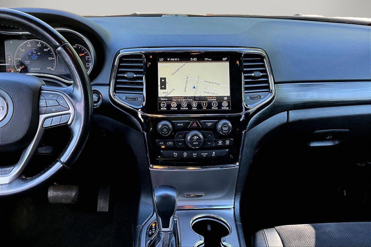 Certified 2022 Jeep Grand Cherokee Laredo X AWD/4WD image 12