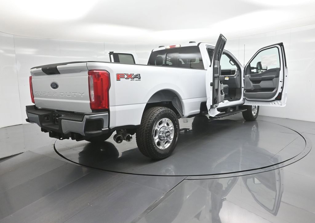 New 2026 Ford F350 XLT w/ FX4 Off-Road Package image 5