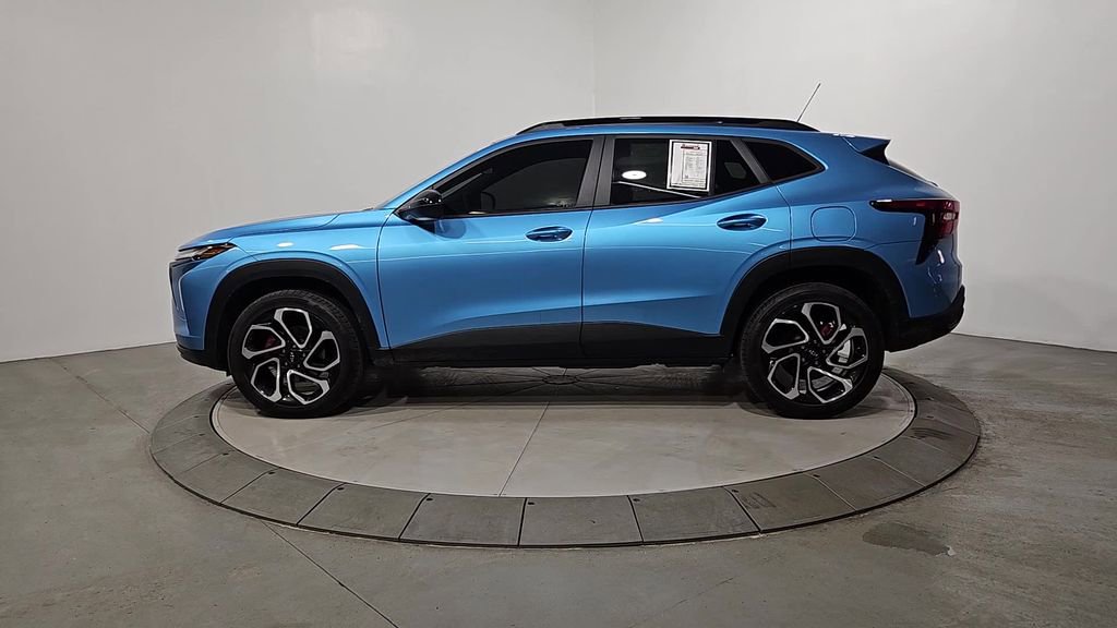 Used 2025 Chevrolet Trax RS w/ Driver Confidence Package image 2