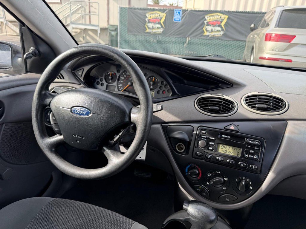 Used 2003 Ford Focus LX image 24