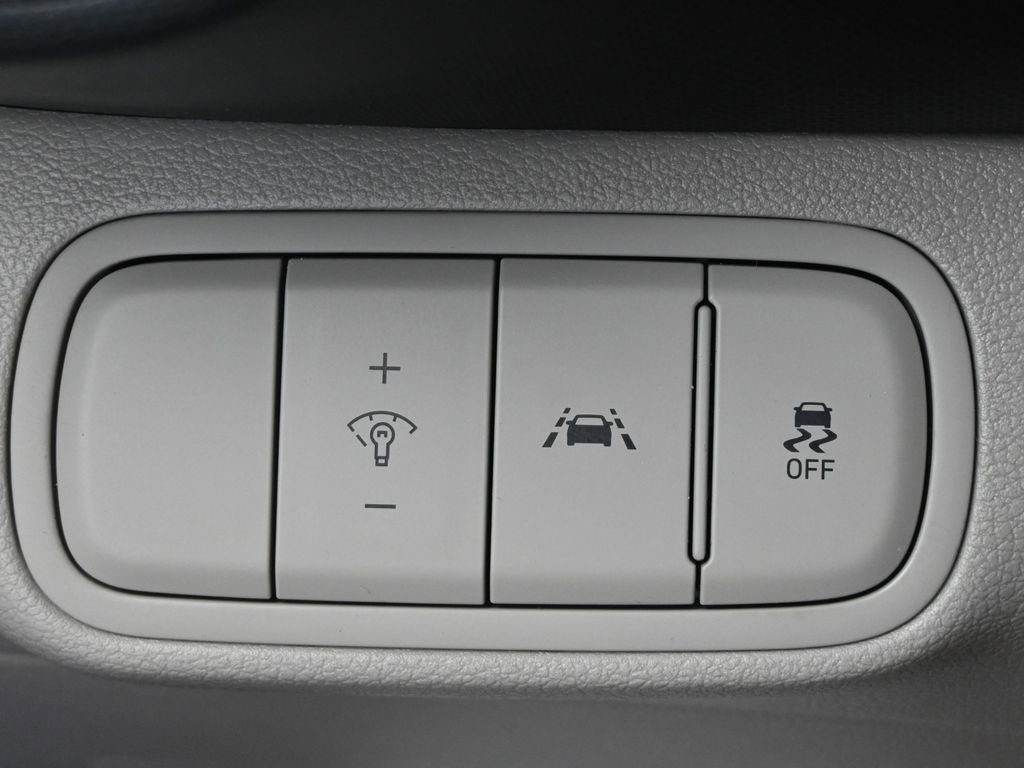 Used 2022 Hyundai Venue SEL w/ Cargo Package image 27