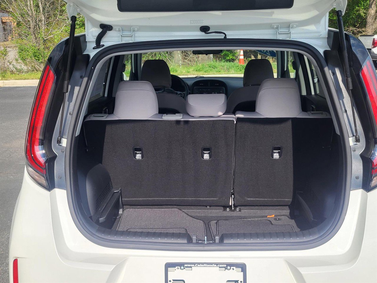 Used 2025 Kia Soul LX w/ LX Technology Package image 4
