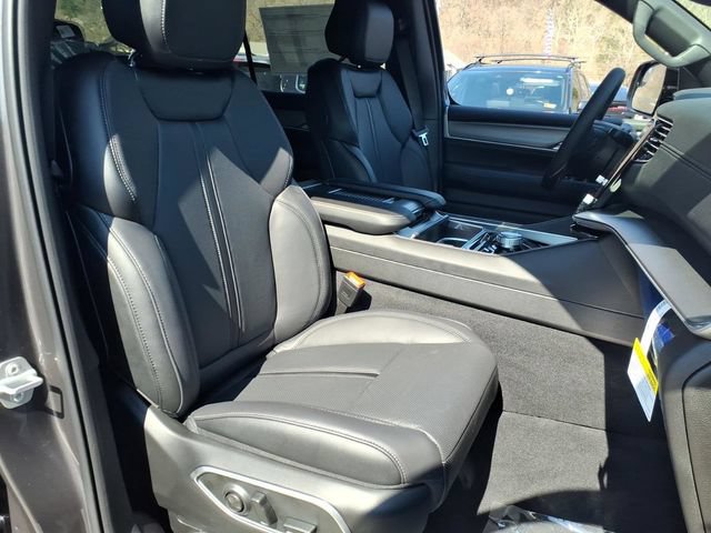 New 2026 Jeep Grand Wagoneer L Limited w/ HD Trailer Tow Package AWD/4WD image 4