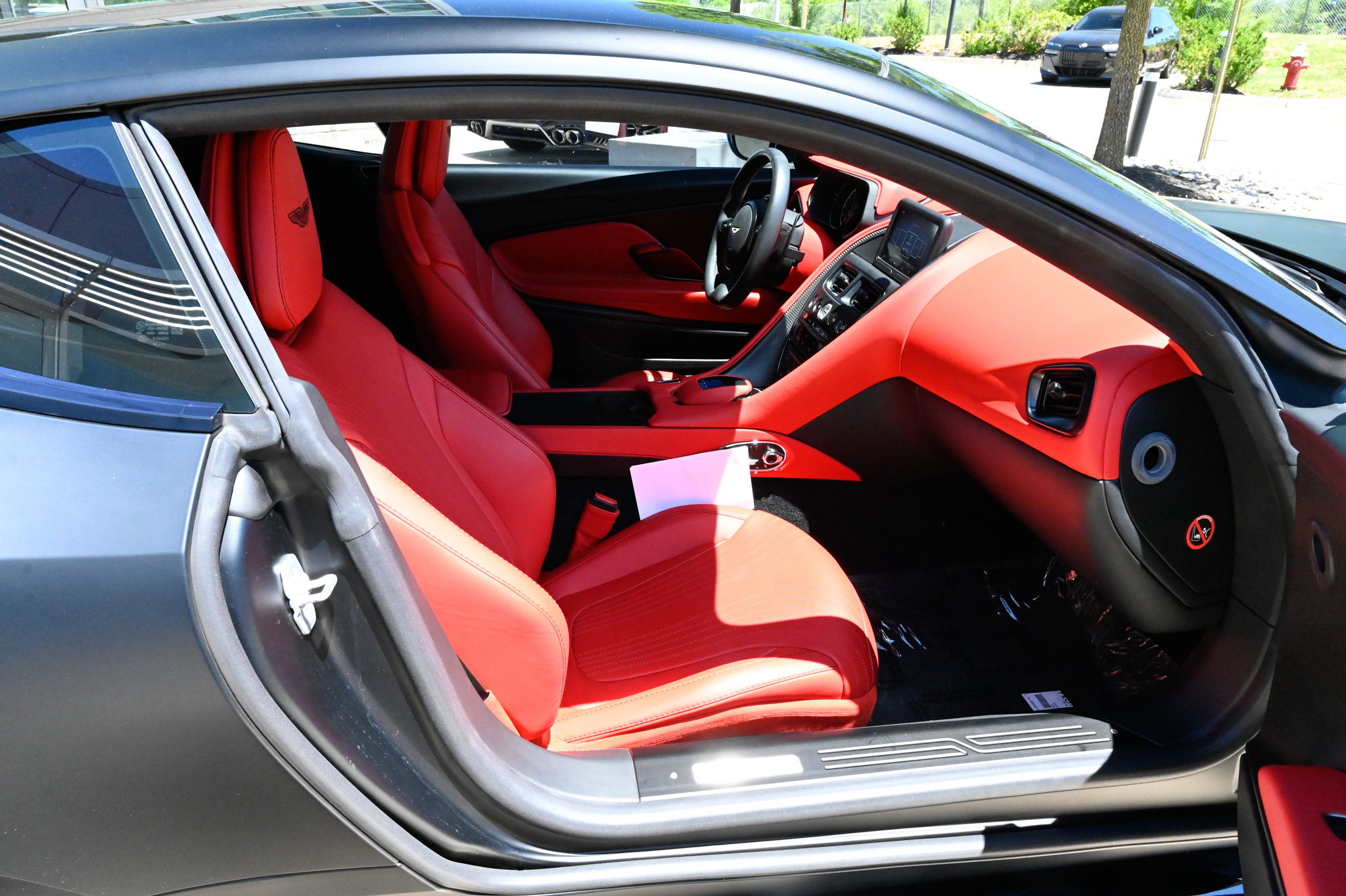 Used 2021 Aston Martin DB11 Coupe RWD image 40