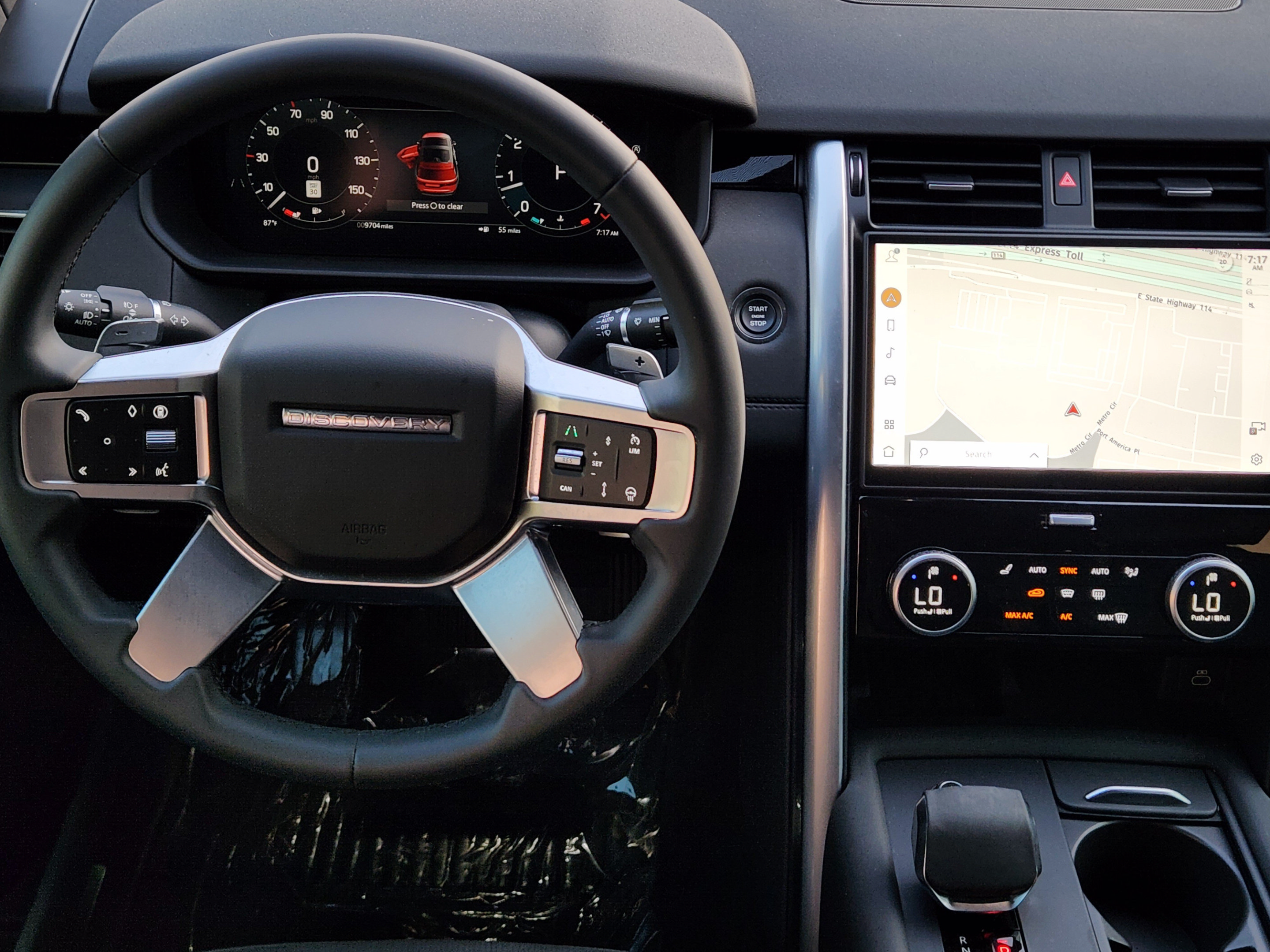 Certified 2025 Land Rover Discovery S AWD/4WD image 24