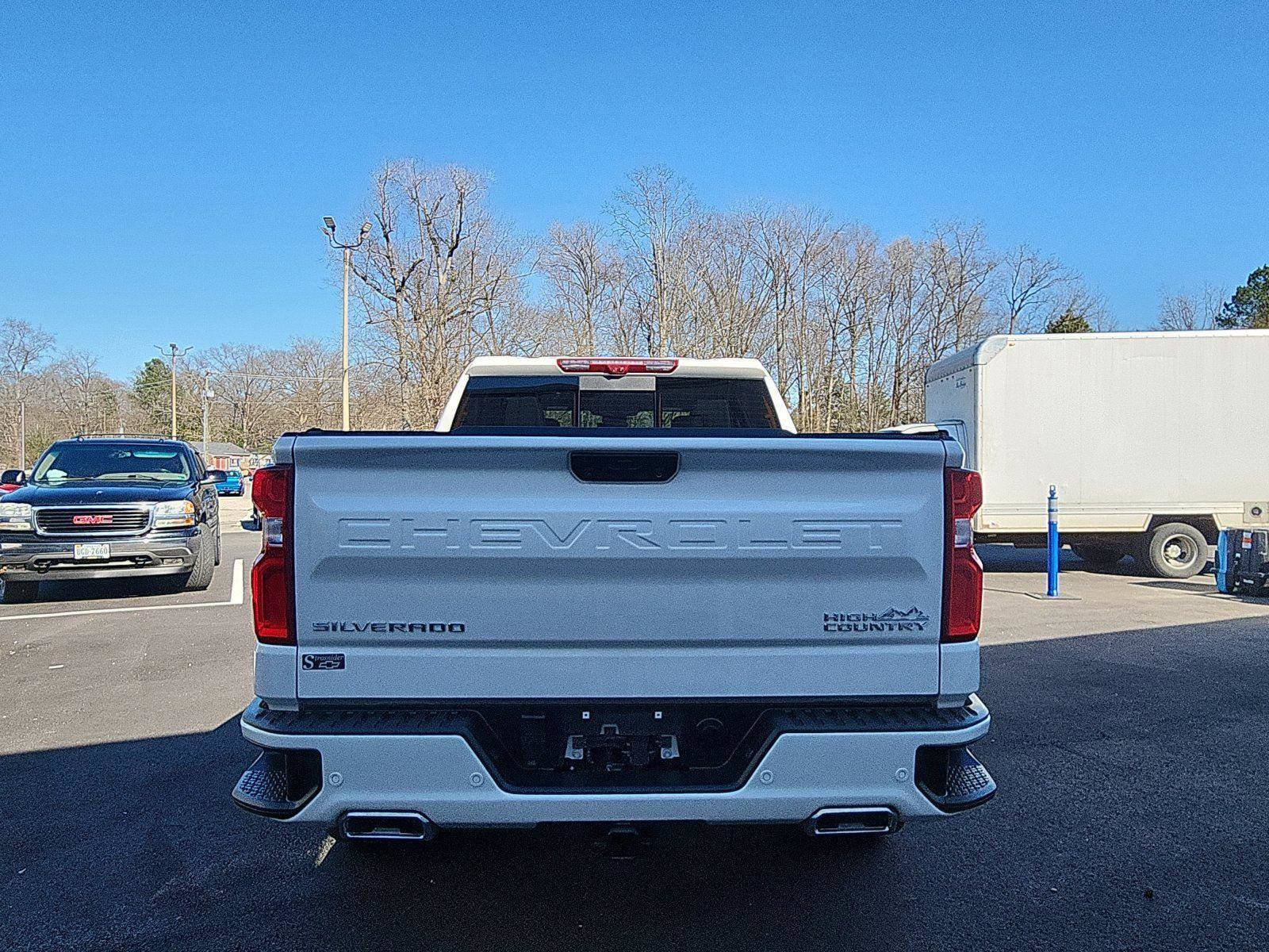 Used 2025 Chevrolet Silverado 1500 High Country w/ Technology Package AWD/4WD image 4